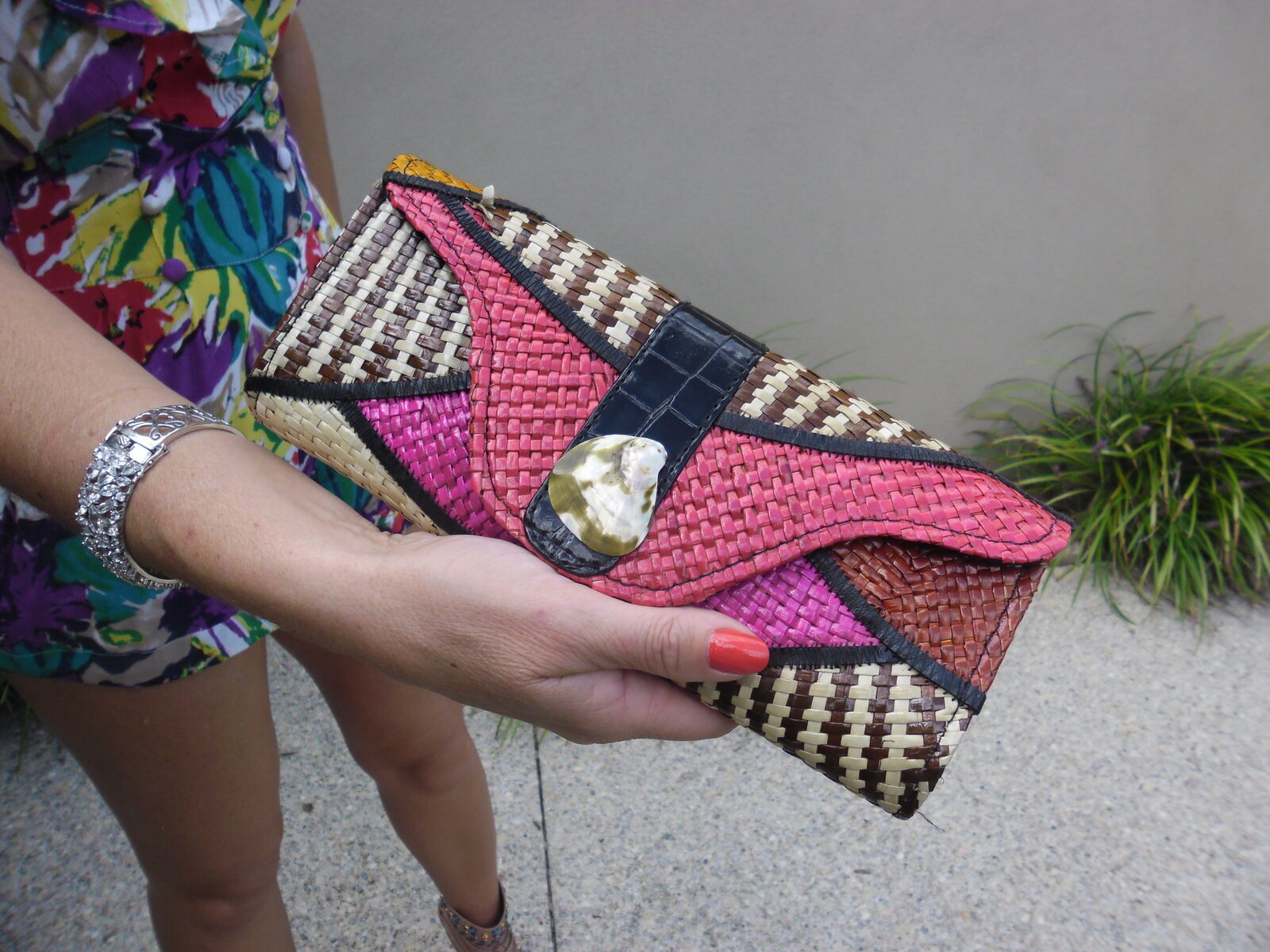Raffia clutch