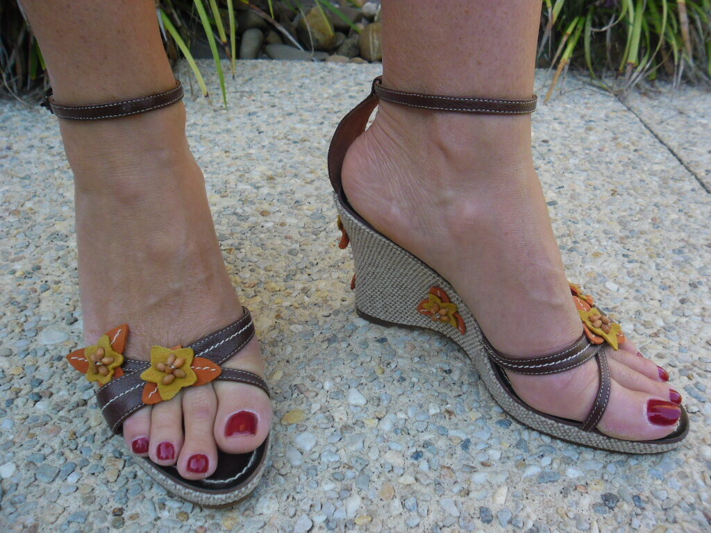 Flower brown wedges