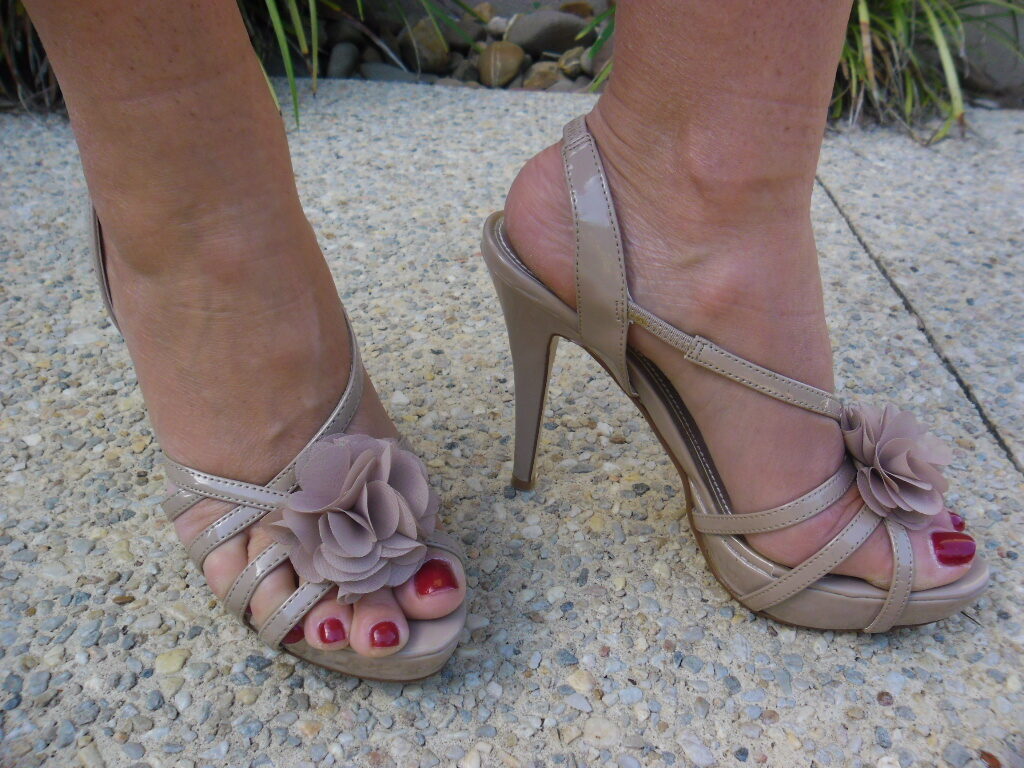 Beige flower shoes