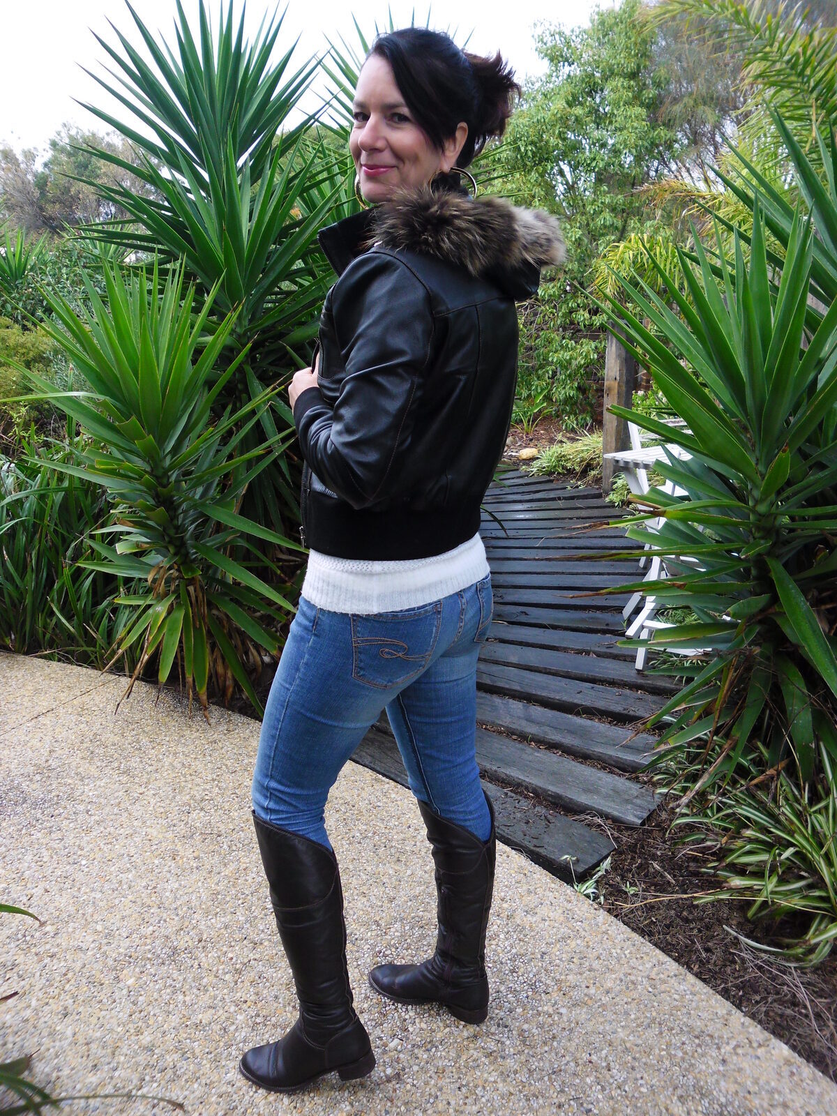 Black leather jkt back