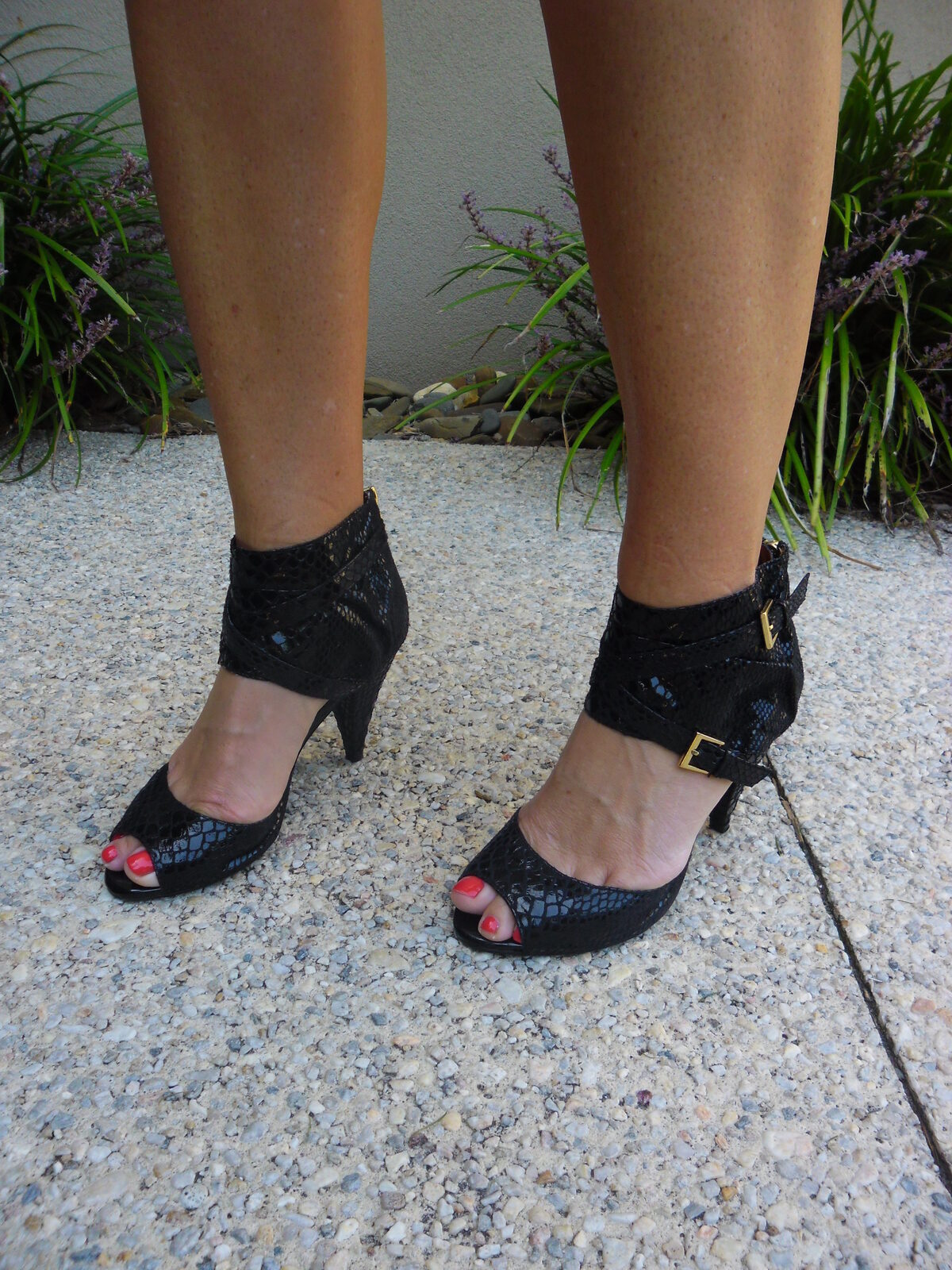 Black skin, gold buckle
