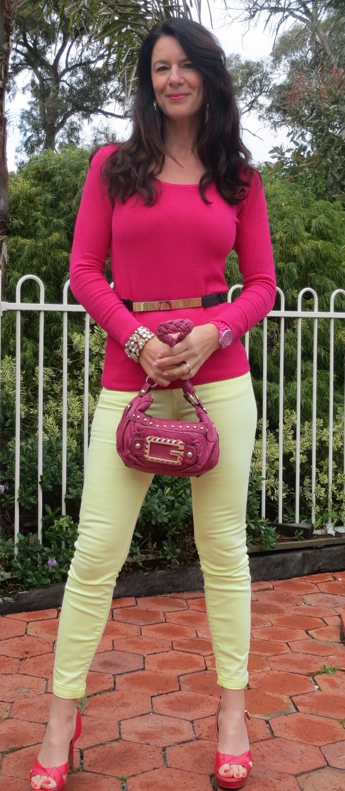 Lemon jeans, pink bag