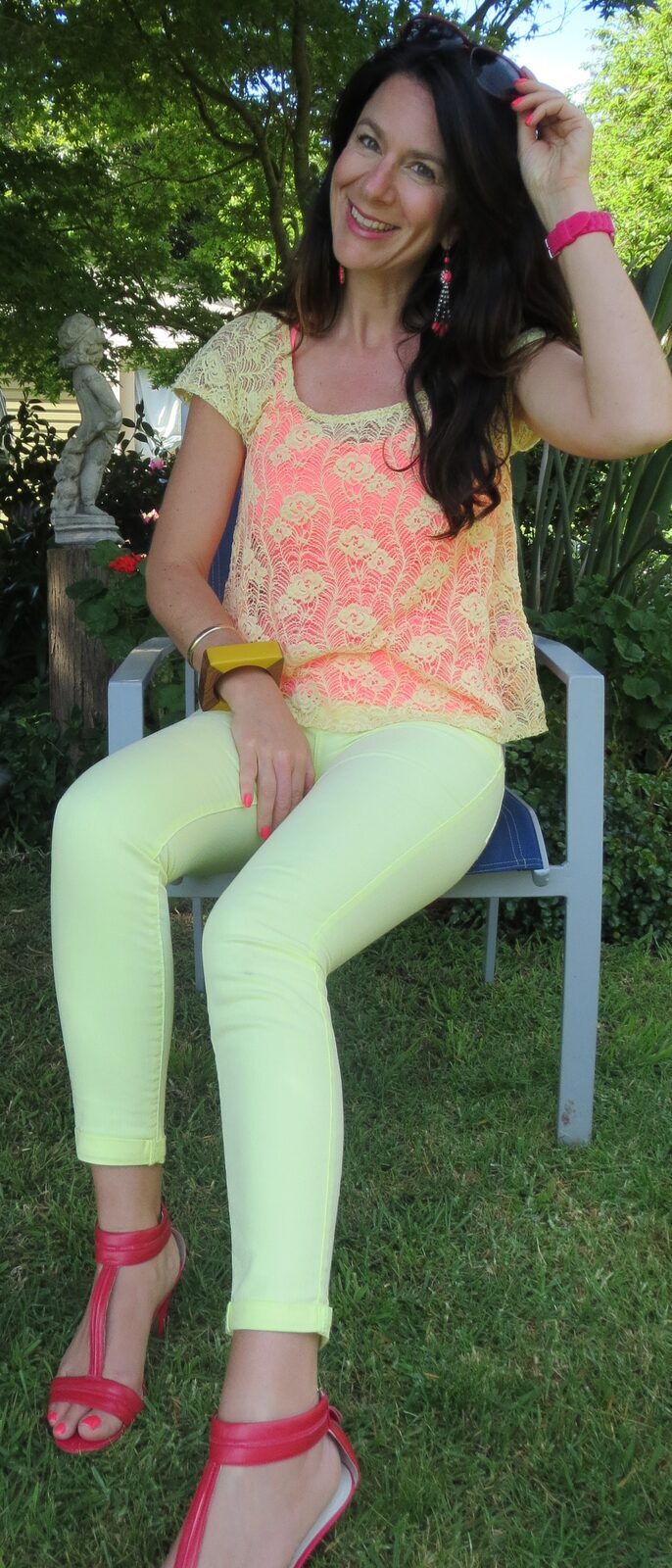 Yellow lace, pink neon, sitting