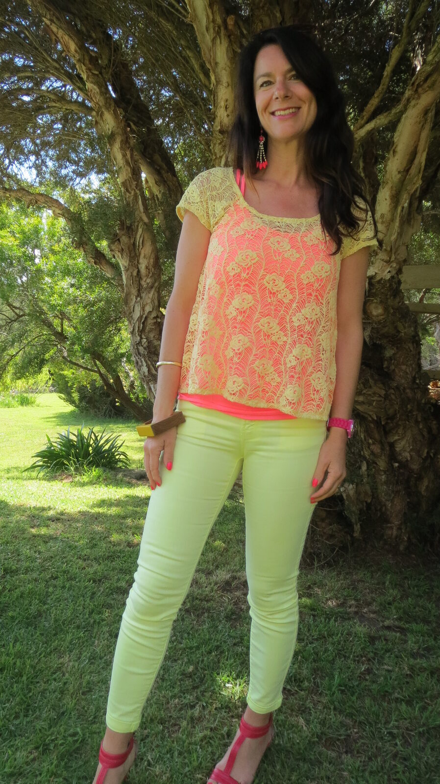 Yellow lace, pink neon