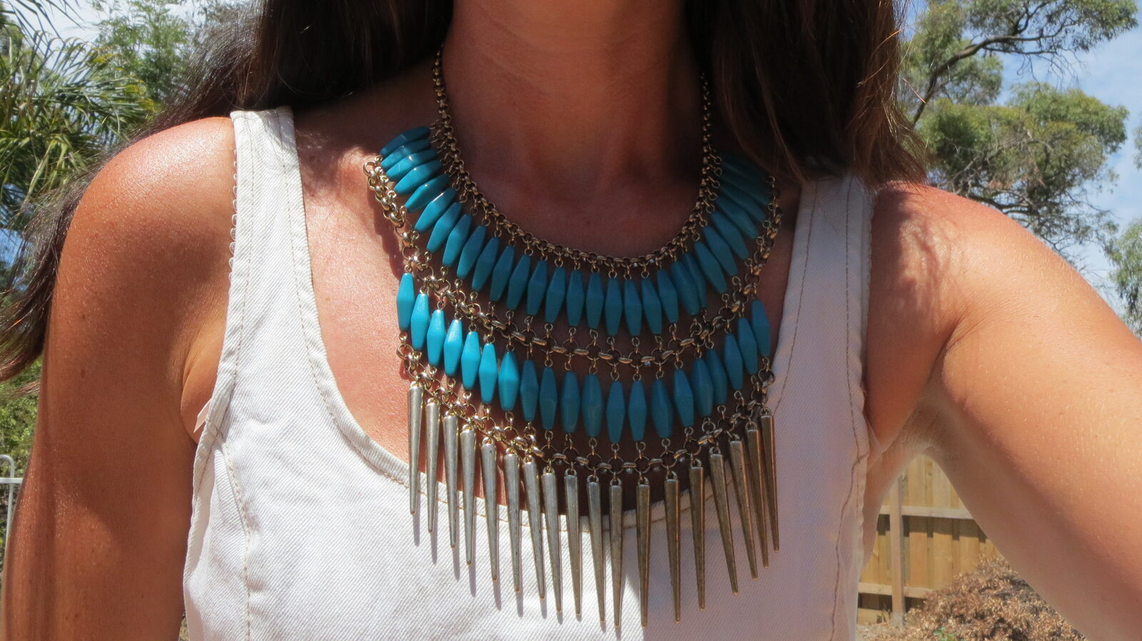 Diva green & gold neckpiece 2