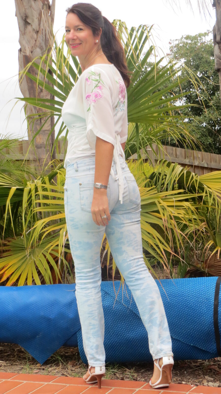 White-wash jeans, back 1