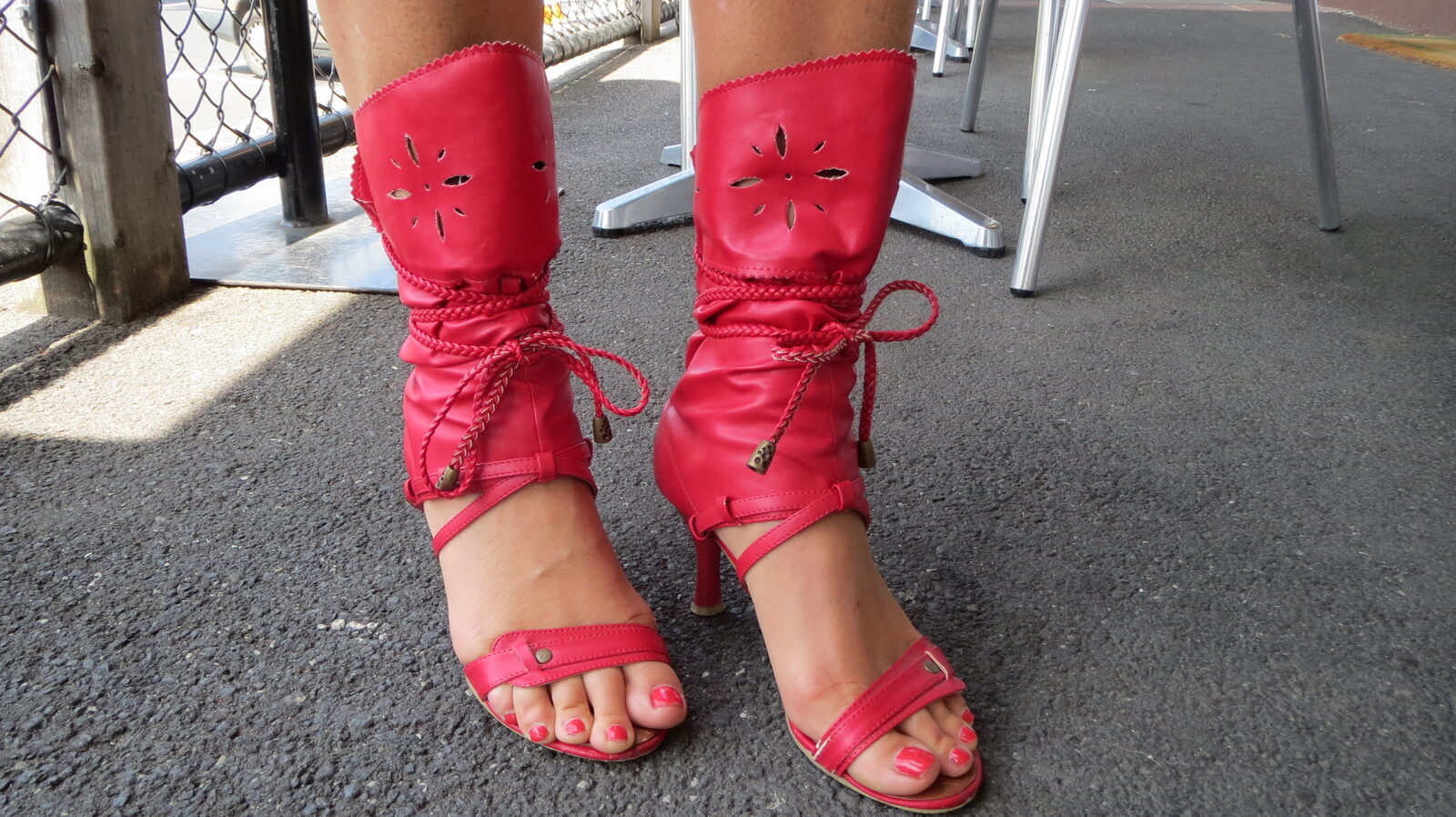 Red shoe-boots 2