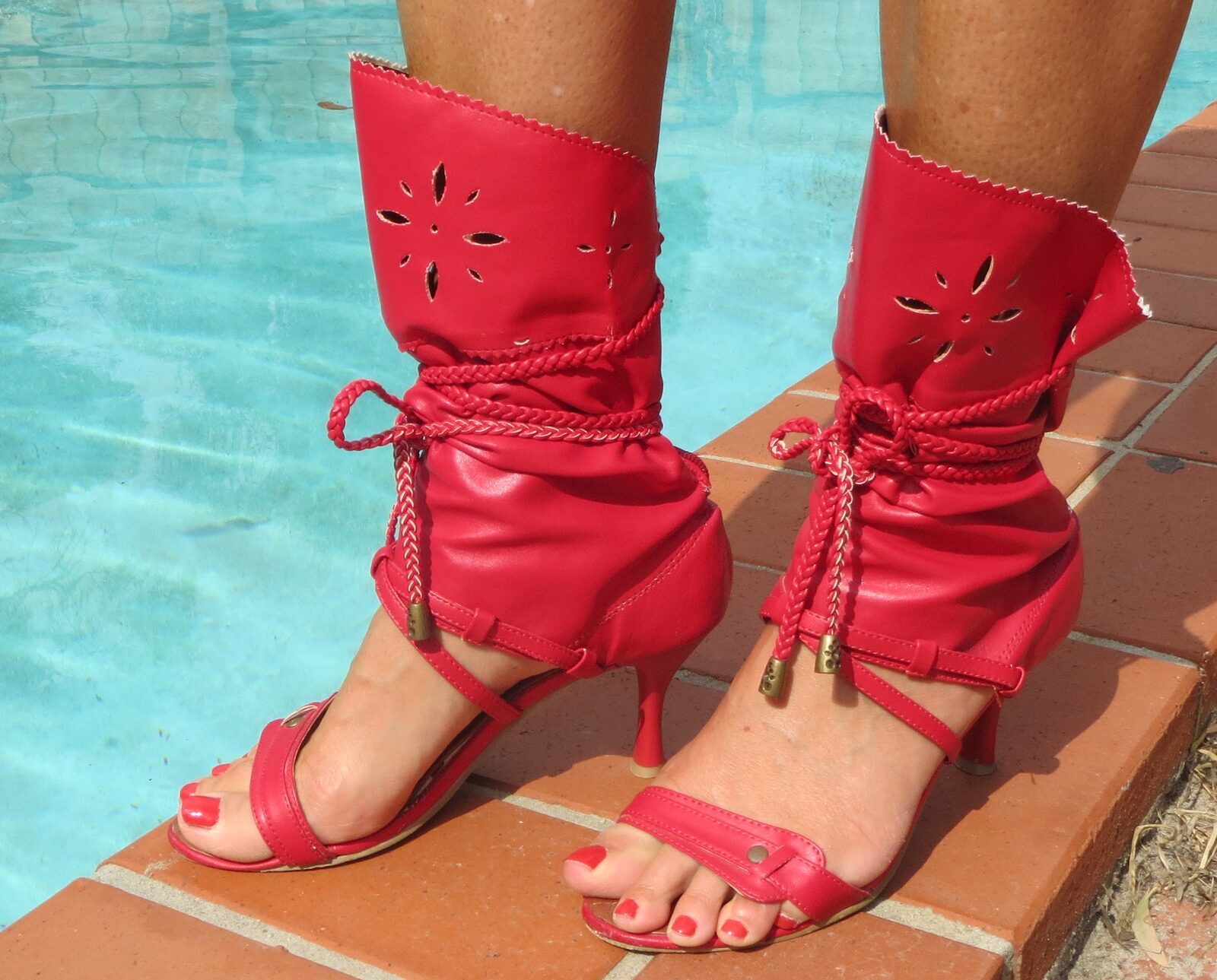 Red shoe-boots