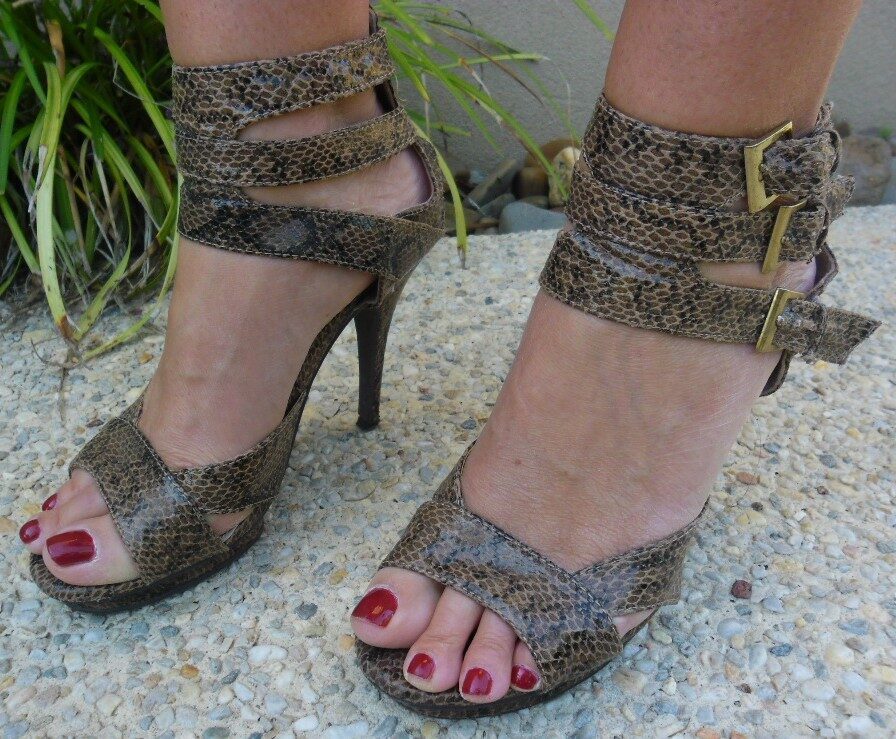 Snakeskin platorm