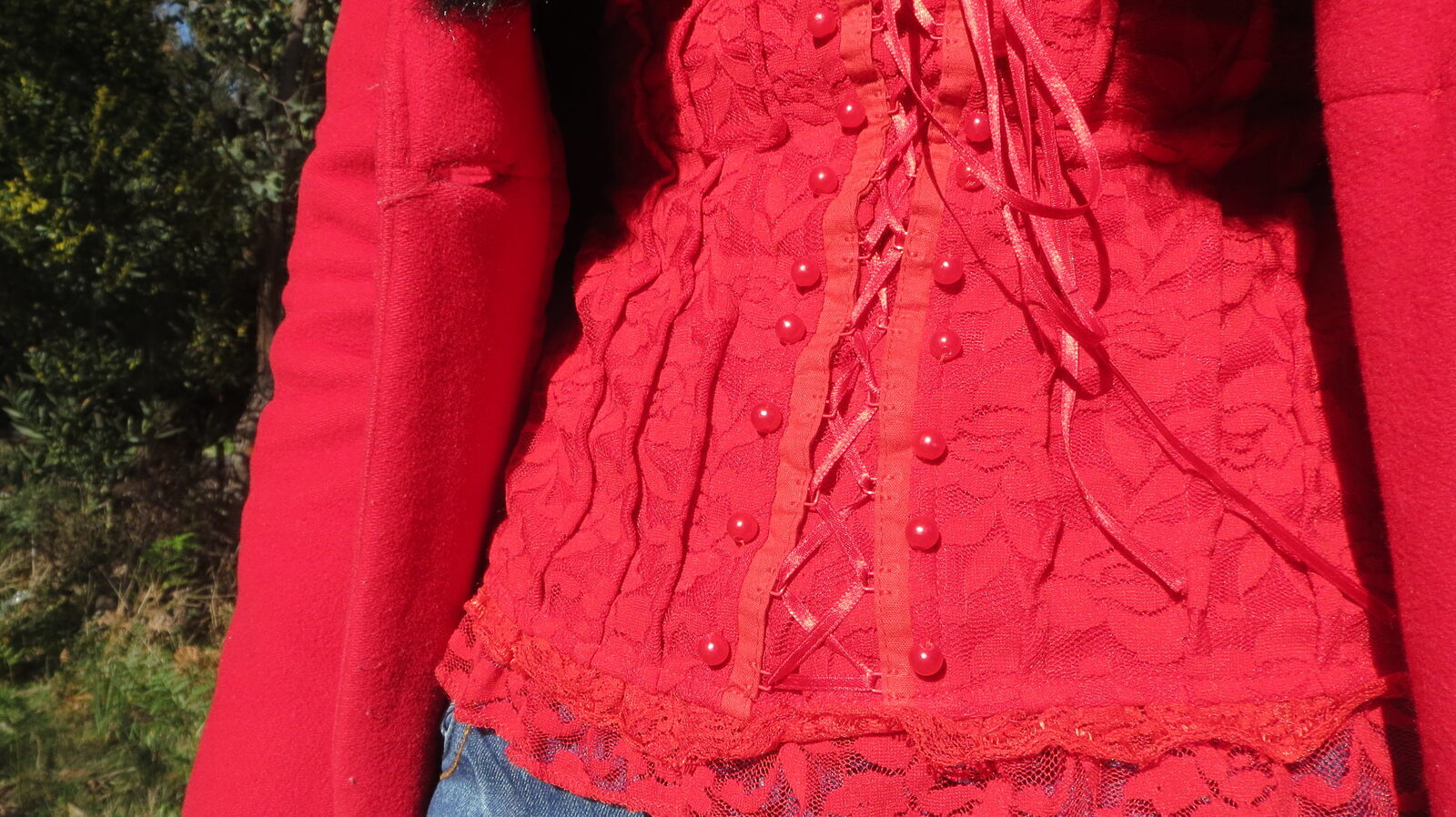 Red lace corset 4
