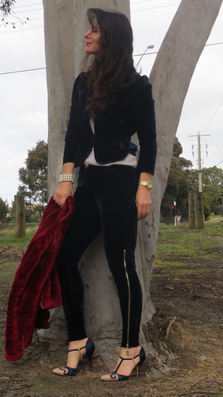 Velvet suit, red fur 1