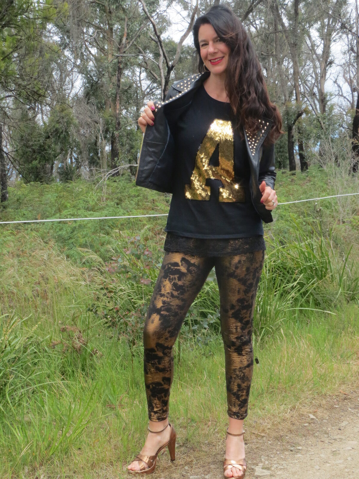 Bronze leggings, gold tops 3