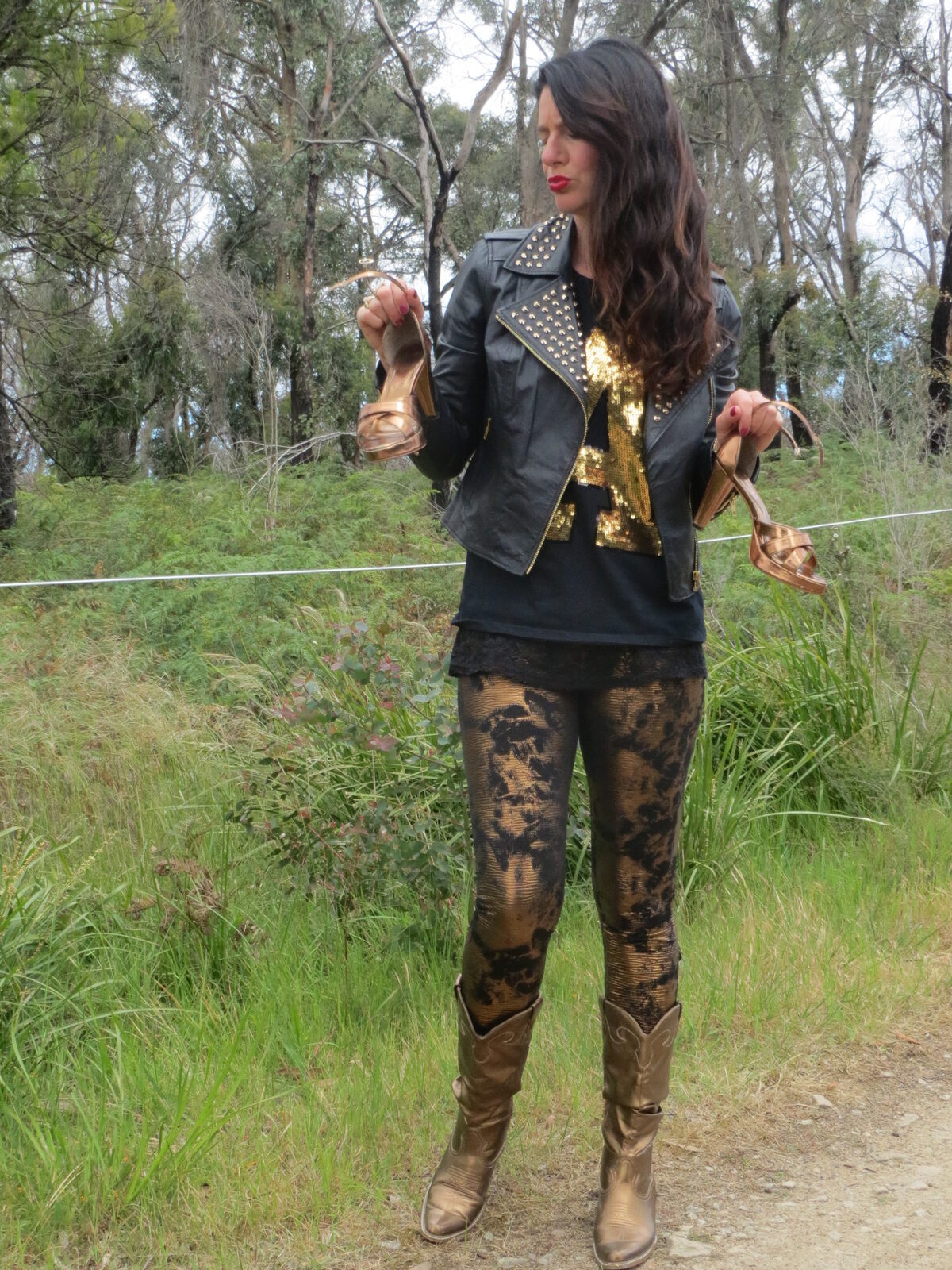 Bronze leggings, gold tops 4
