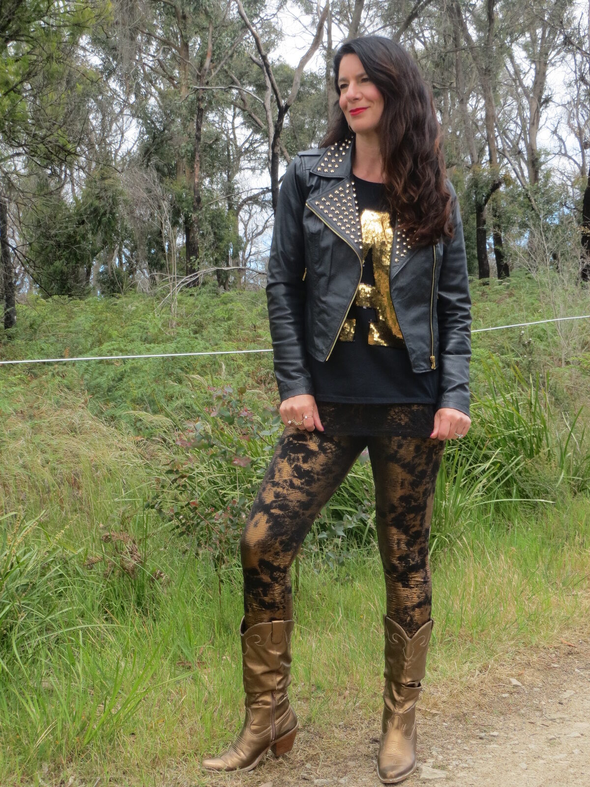 Bronze leggings, gold tops 6