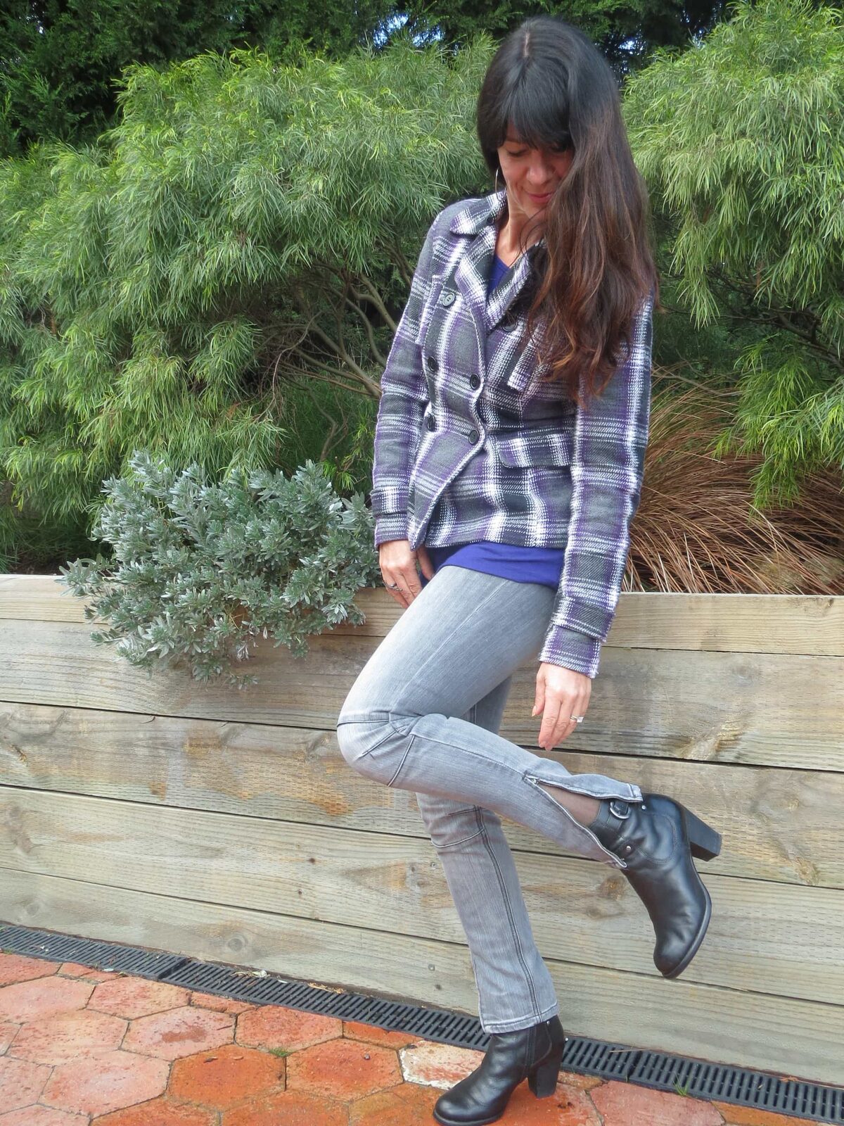 Boots, grey jeans 3