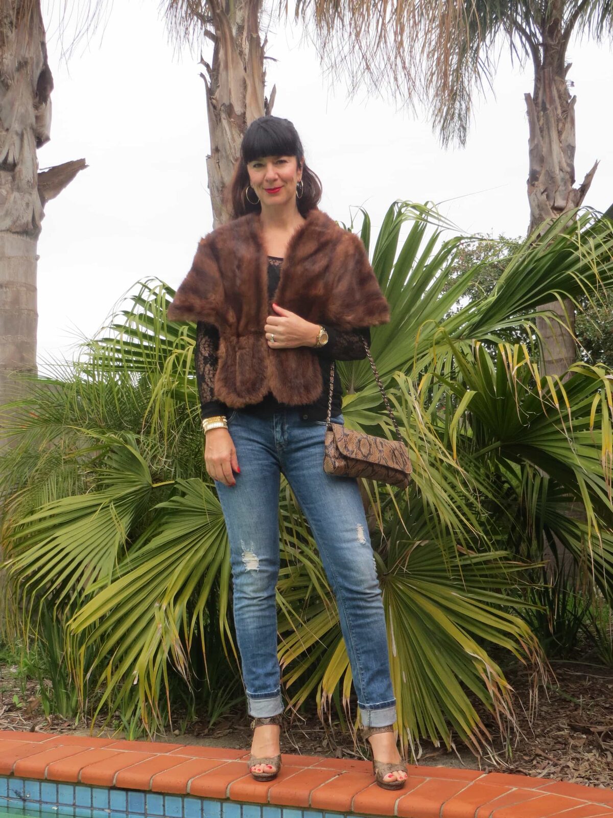 Fur stole luxury & distressed jeans