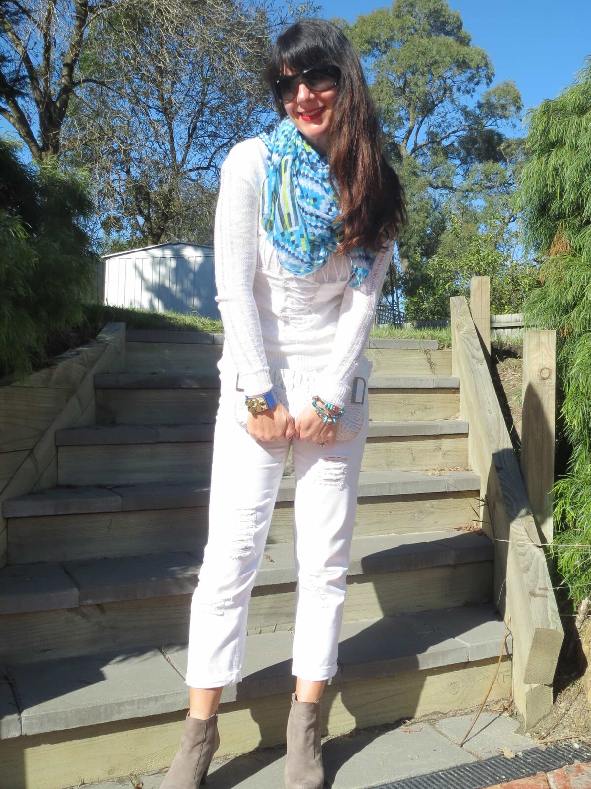 White jeans, blue scarf 3