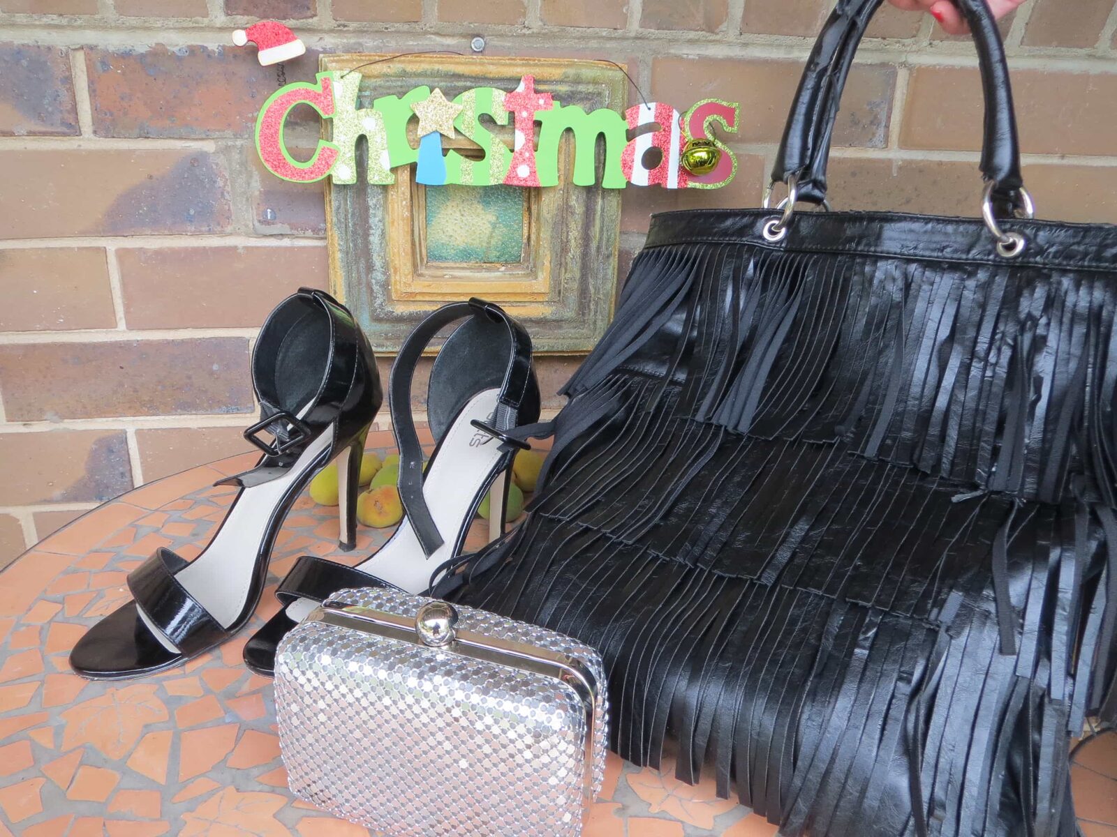 How to transform your day outfit for a Christmas party